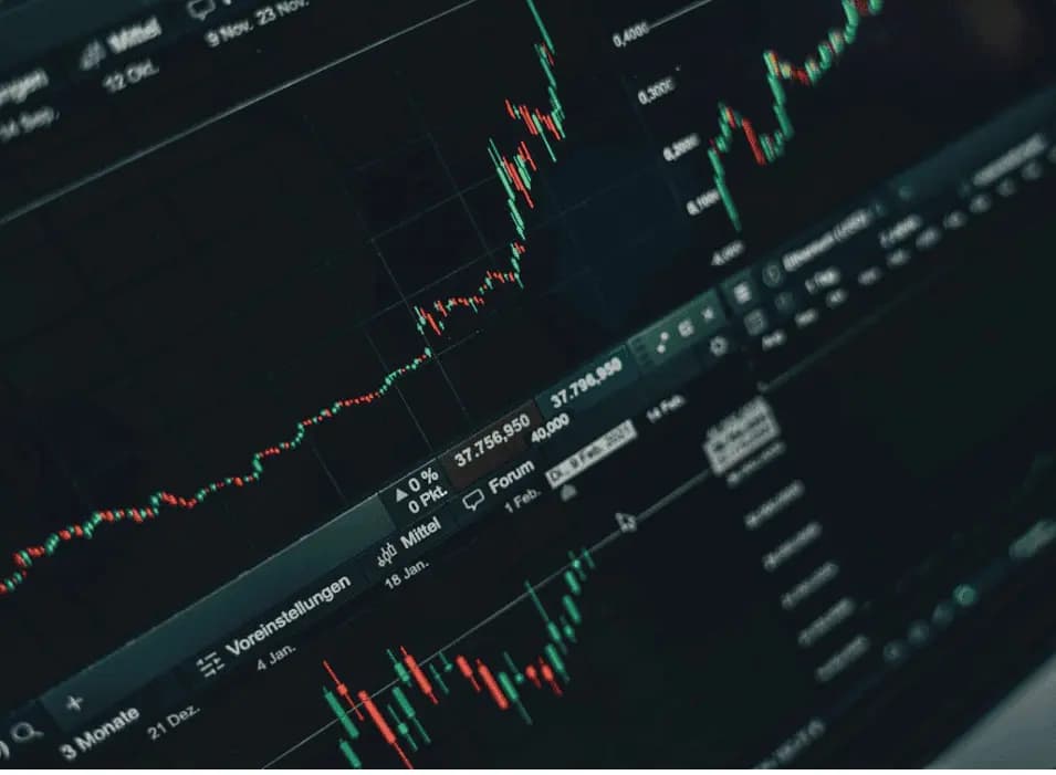 Trade movements on graphs